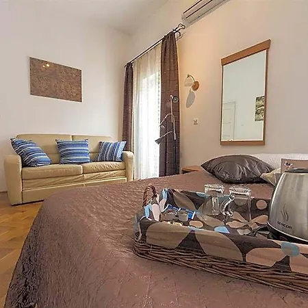 Bed & Breakfast Butterfly Danube 4*