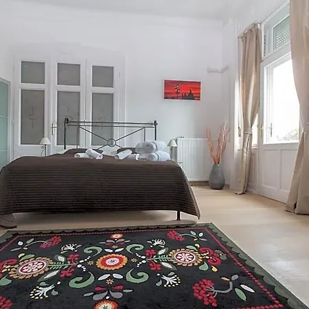 Bed & Breakfast Butterfly Danube 4*