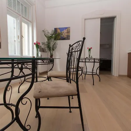 バタフライ ホーム ドナウ 4* ブダペスト