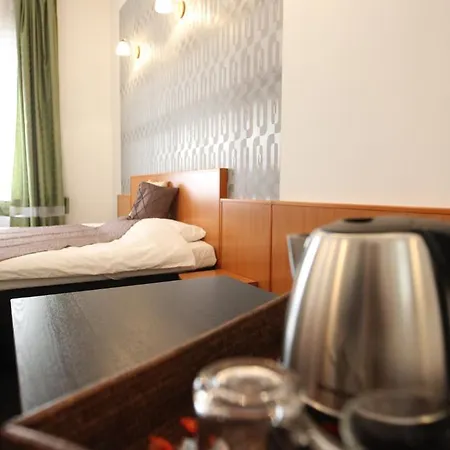 バタフライ ホーム ドナウ ブダペスト