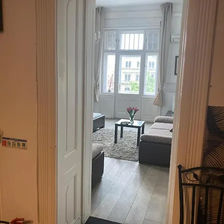 Butterfly Danube בודפשט