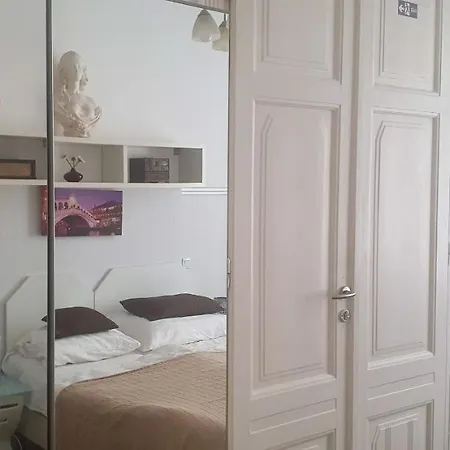 バタフライ ホーム ドナウ ベッド・アンド・ブレックファスト ブダペスト