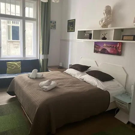 Butterfly Danube בודפשט