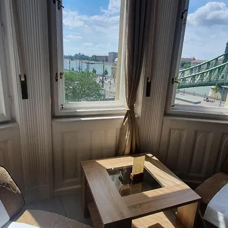 Butterfly Danube 4* בודפשט