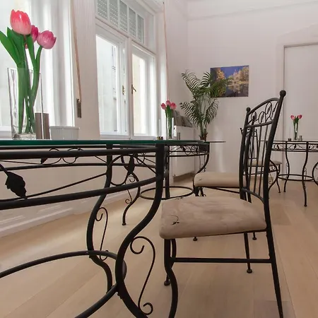 לינה וארוחת בוקר Butterfly Danube