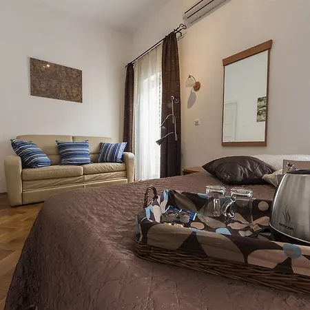 Butterfly Danube Bed & Breakfast 4*