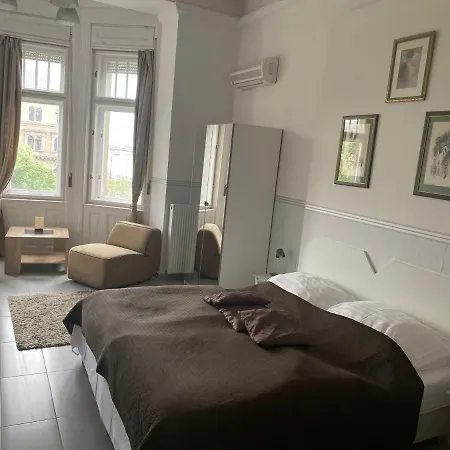 Bed & Breakfast Butterfly Danube 4*